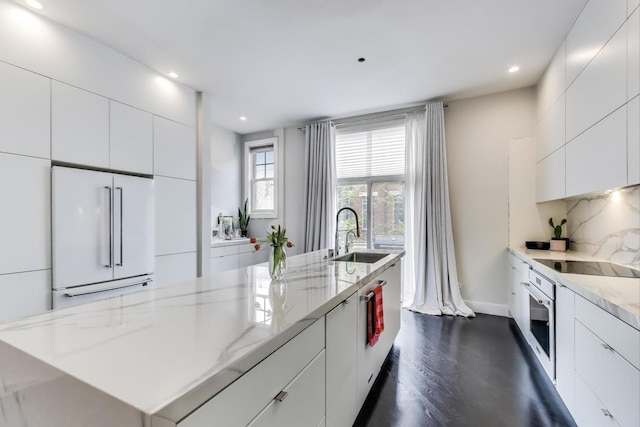 335 E Cullerton St, Chicago, IL 60616 - kitchen featuring high end fridge, a sink, modern cabinets, dark wood-type flooring, and recessed lighting