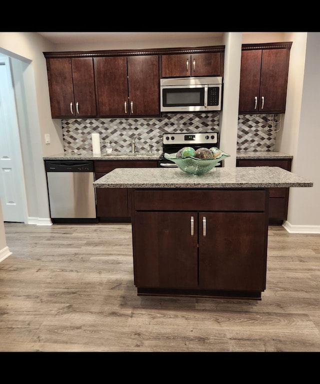 720 N Western Ave Unit 10, Park Ridge, IL 60068 - kitchen with appliances with stainless steel finishes, baseboards, light wood-style floors, and decorative backsplash