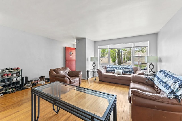 7843 S Yates Blvd, Chicago, IL 60649 - living area with light wood-style floors