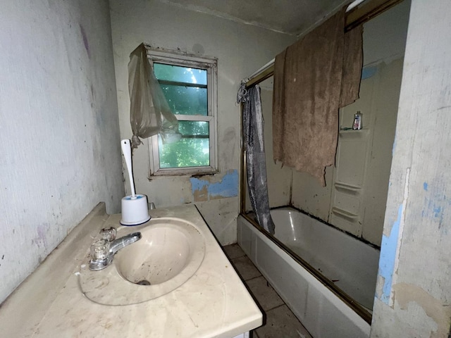 103 W 2nd St, Broadlands, IL 61816 - full bath featuring shower / bath combination with curtain and a sink