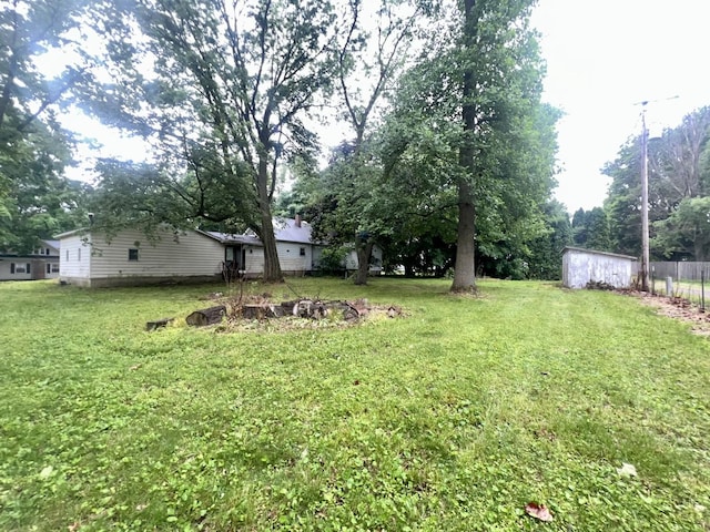 103 W 2nd St, Broadlands, IL 61816 - view of yard
