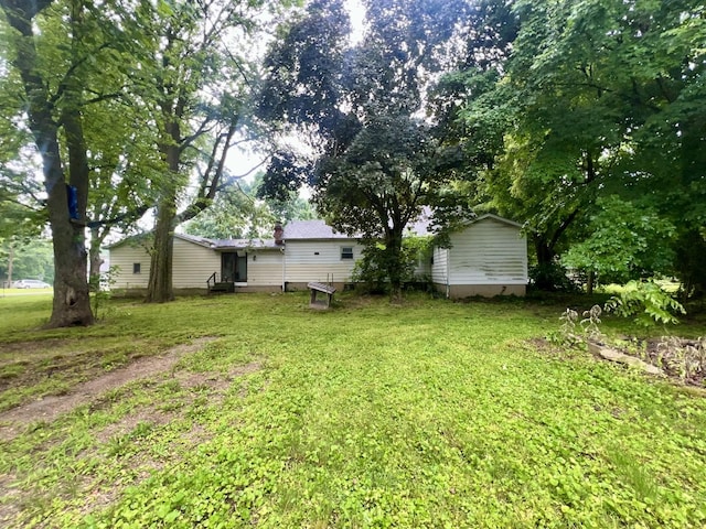 103 W 2nd St, Broadlands, IL 61816 - view of green lawn