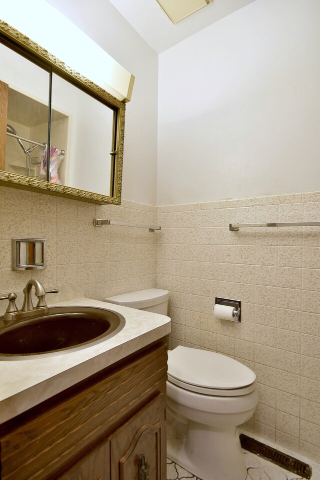 4732 N Anthon Ave, Chicago, IL 60656 - full bath featuring vanity, toilet, and tile walls