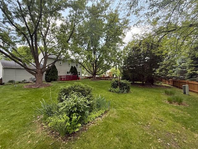 2030 University Dr, Naperville, IL 60565 - view of yard