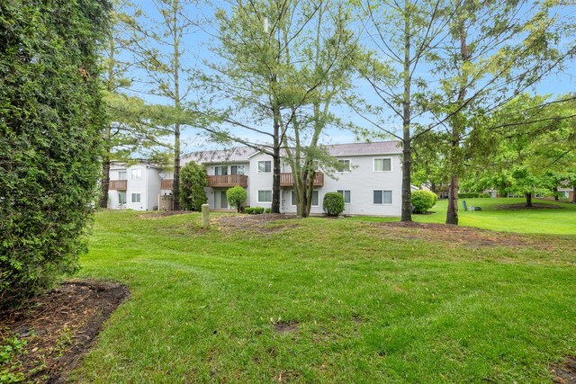 690 Thorntree Ct Unit C1, Bartlett, IL 60103 - view of grassy yard with a balcony
