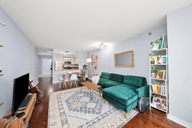 512 N Mcclurg Ct Unit 705, Chicago, IL 60611 - living area with wood finished floors and baseboards