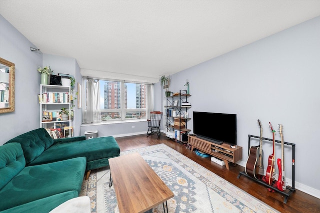 512 N Mcclurg Ct Unit 705, Chicago, IL 60611 - living area with wood finished floors