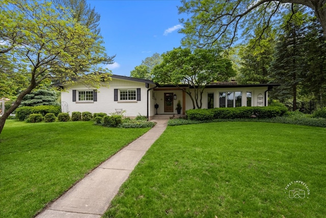 705 Meadows Rd, Geneva, IL 60134 - ranch-style house featuring a front yard
