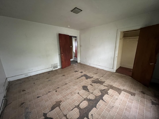 unfurnished bedroom featuring a closet