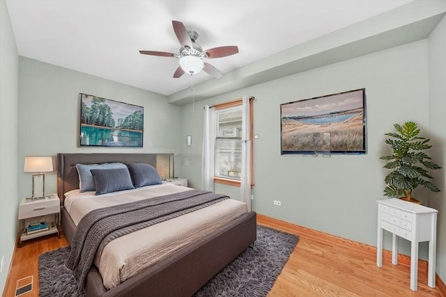 7050 26th Pkwy, Berwyn, IL 60402 - bedroom featuring light wood-type flooring and a ceiling fan