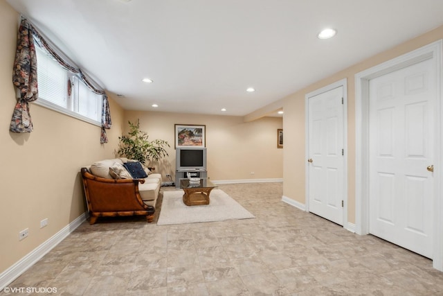 8806 175th St, Tinley Park, IL 60487 - living area with recessed lighting and baseboards
