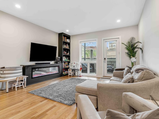 1707 S Jefferson St Unit 1, Chicago, IL 60616 - living area featuring a glass covered fireplace, wood finished floors, and recessed lighting