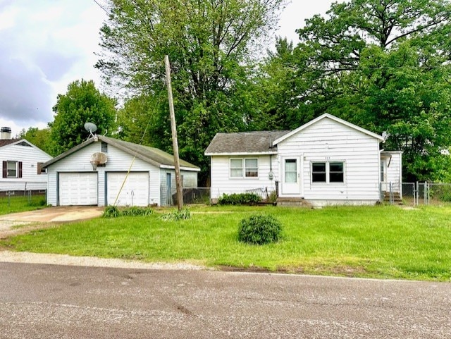 223 Willett Ave, Dixon, IL 61021 - view of front of property featuring an outdoor structure, a detached garage, and view of scattered trees