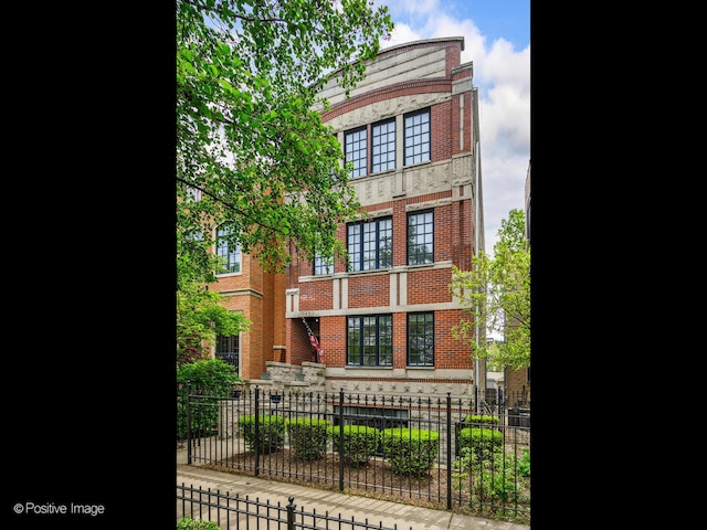 1043 W Wolfram St Unit 1, Chicago, IL 60657 - view of property