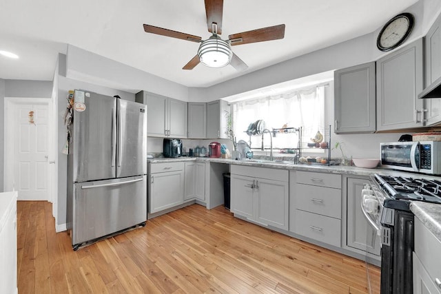 18006 Oakwood Ave, Lansing, IL 60438 - kitchen with stainless steel appliances, a sink, gray cabinetry, and ceiling fan