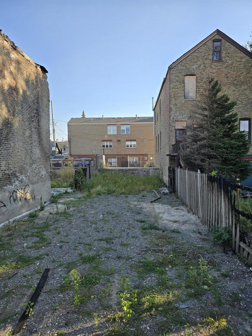 1355 W 16th St, Chicago, IL 60608