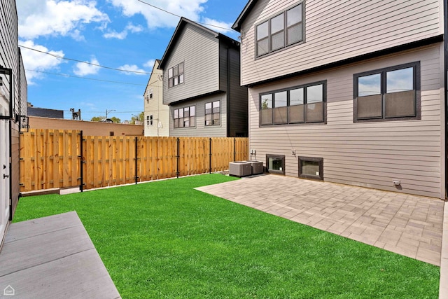 3905 N Drake Ave, Chicago, IL 60618 - view of yard with a patio