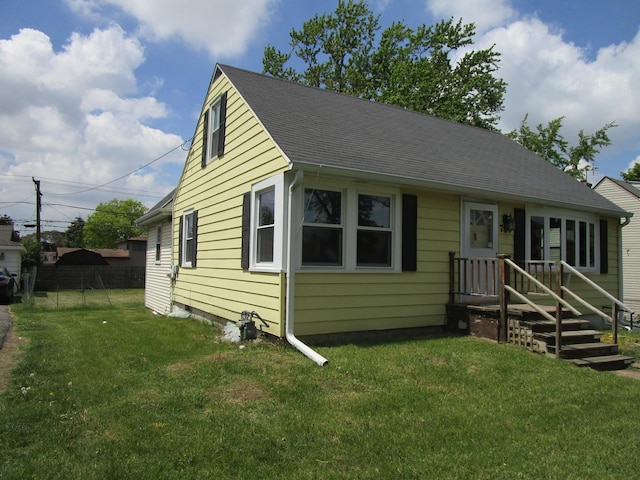 786 N Van Auken St, Elmhurst, IL 60126 - view of front of home with a shingled roof