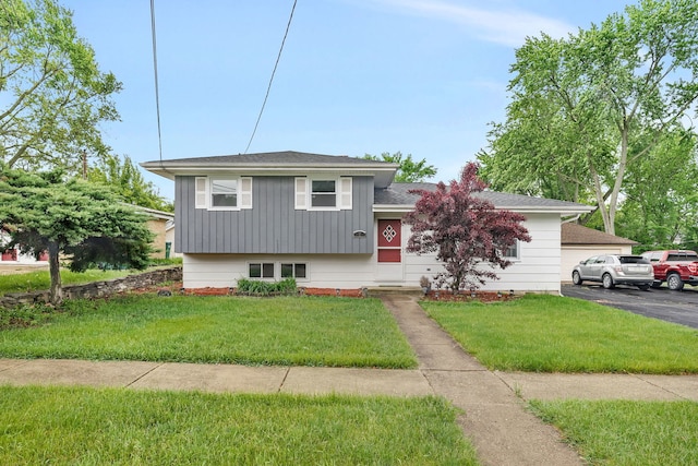 8 E Eureka St, Lemont, IL 60439 - split level home with a front yard