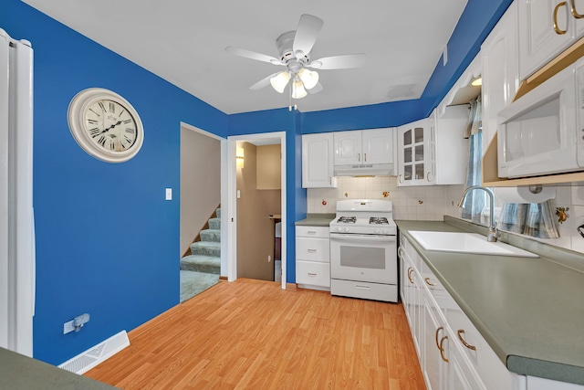 8 E Eureka St, Lemont, IL 60439 - kitchen with white appliances, under cabinet range hood, a sink, light wood-type flooring, and ceiling fan