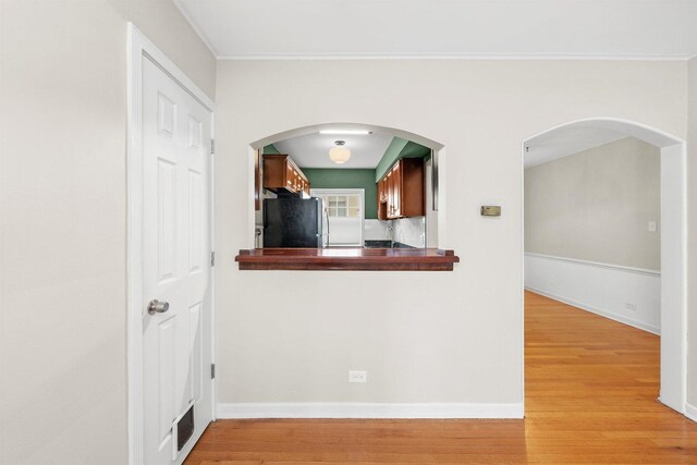 213 N Marion St Unit 1C, Oak Park, IL 60302 - kitchen with freestanding refrigerator, dark countertops, light wood finished floors, ornamental molding, and baseboards