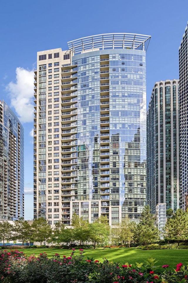 201 N Westshore Dr Unit 2608, Chicago, IL 60601 - view of property with a view of city