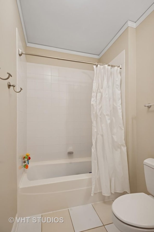 201 N Westshore Dr Unit 2608, Chicago, IL 60601 - bathroom featuring toilet, shower / bathtub combination with curtain, crown molding, and tile patterned floors