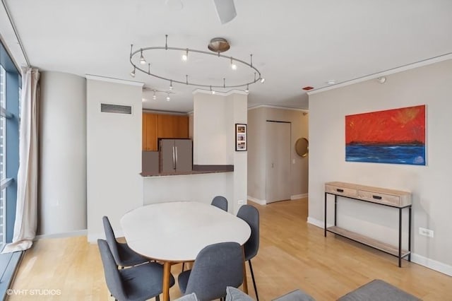 201 N Westshore Dr Unit 2608, Chicago, IL 60601 - dining room featuring light wood finished floors, baseboards, and track lighting