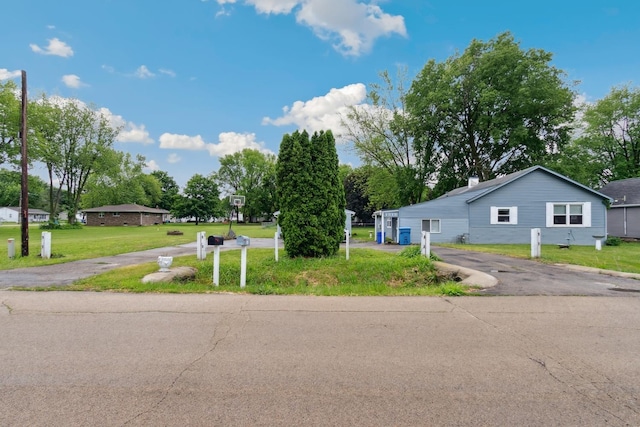 1818 W 9th St, Dixon, IL 61021 - view of front of property with a front lawn and asphalt driveway