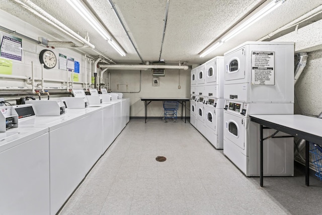 2700 N Hampden Ct Unit 24A, Chicago, IL 60614 - shared laundry with stacked washer / dryer, washing machine and dryer, and a textured ceiling