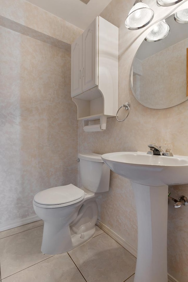 410 W Kirchhoff Rd, Arlington Heights, IL 60005 - bathroom with toilet, tile patterned flooring, baseboards, and a sink