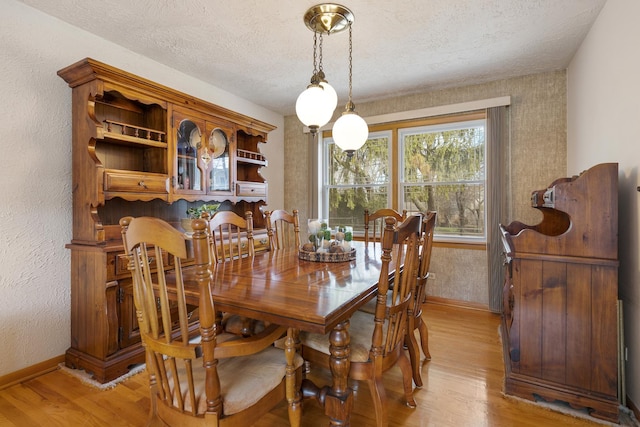 410 W Kirchhoff Rd, Arlington Heights, IL 60005 - dining room with light wood finished floors, a textured ceiling, and baseboards