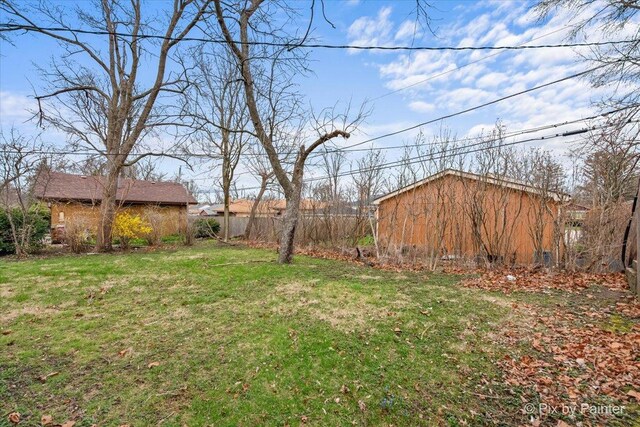 18371 Gladville Ave, Homewood, IL 60430 - view of green lawn