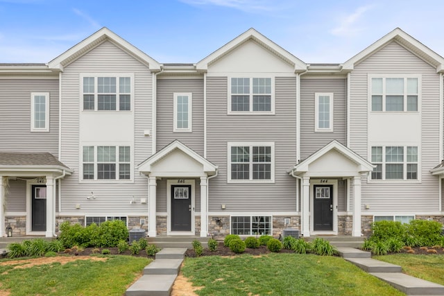 846 Briar Glen Ct, Hampshire, IL 60140 - multi unit property with a front yard and central AC unit