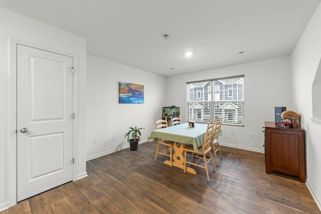 846 Briar Glen Ct, Hampshire, IL 60140 - dining area with baseboards, wood finished floors, and recessed lighting