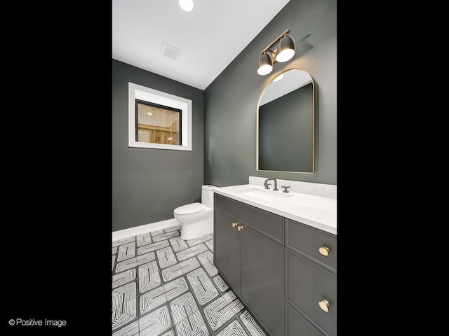 1853 W Barry Ave, Chicago, IL 60657 - bathroom featuring toilet, vanity, and baseboards