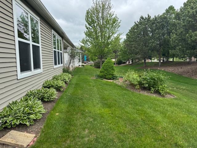 3881 Melody St, Mundelein, IL 60060 - view of grassy yard