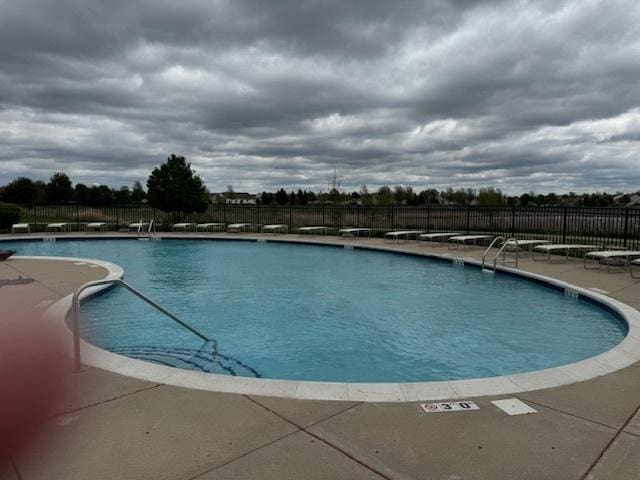 3881 Melody St, Mundelein, IL 60060 - community pool with a patio area