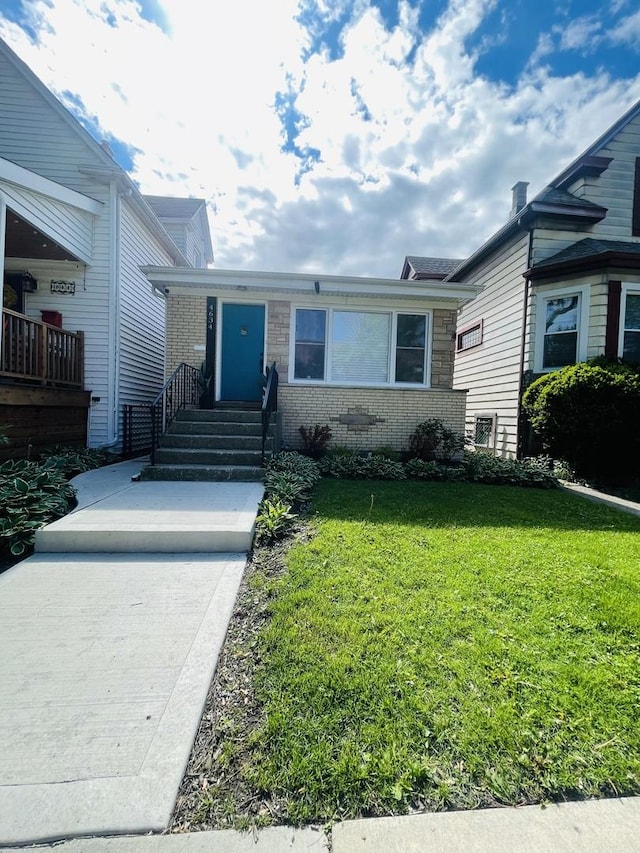 4634 N Hamlin Ave, Chicago, IL 60625 - view of front of property with a front yard and brick siding