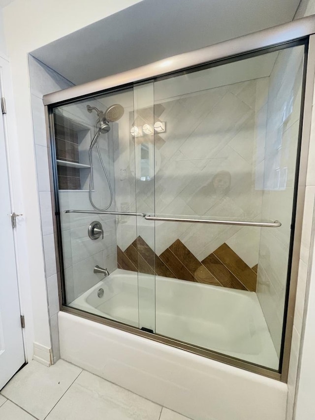 4634 N Hamlin Ave, Chicago, IL 60625 - bathroom with enclosed tub / shower combo and tile patterned flooring