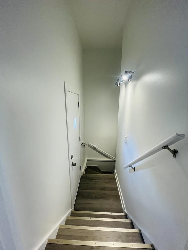 4634 N Hamlin Ave, Chicago, IL 60625 - stairway featuring wood finished floors and baseboards