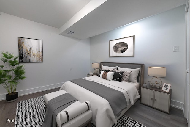 4634 N Hamlin Ave, Chicago, IL 60625 - bedroom with wood finished floors and baseboards