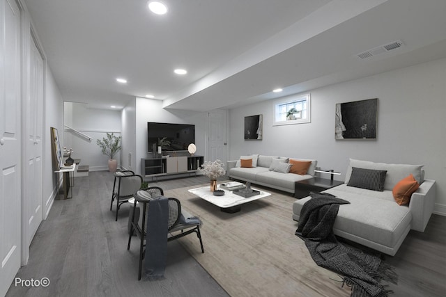 4634 N Hamlin Ave, Chicago, IL 60625 - living area with wood finished floors, baseboards, and recessed lighting