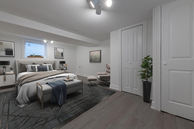 4634 N Hamlin Ave, Chicago, IL 60625 - bedroom featuring wood finished floors, baseboards, and a closet