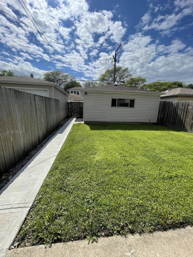 4634 N Hamlin Ave, Chicago, IL 60625 - view of yard