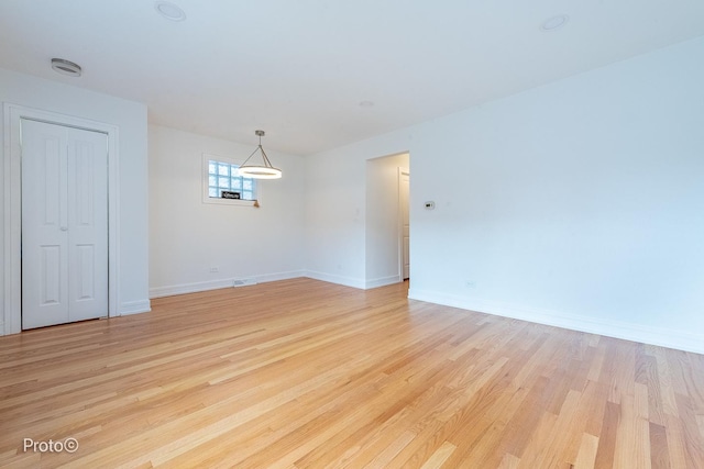 4634 N Hamlin Ave, Chicago, IL 60625 - empty room featuring light wood finished floors and baseboards