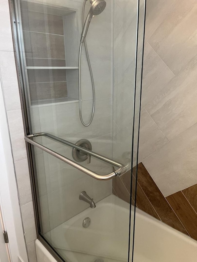 4634 N Hamlin Ave, Chicago, IL 60625 - full bath featuring bath / shower combo with glass door