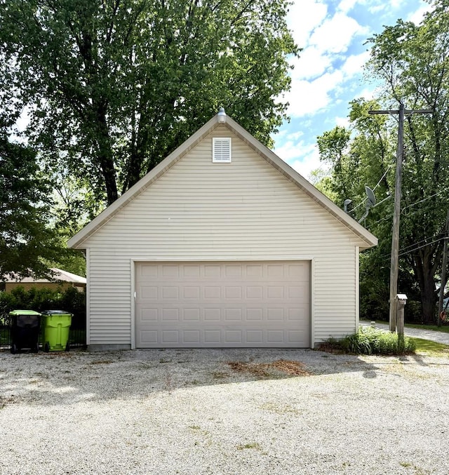403 E Hickory St, Fairbury, IL 61739 - view of detached garage