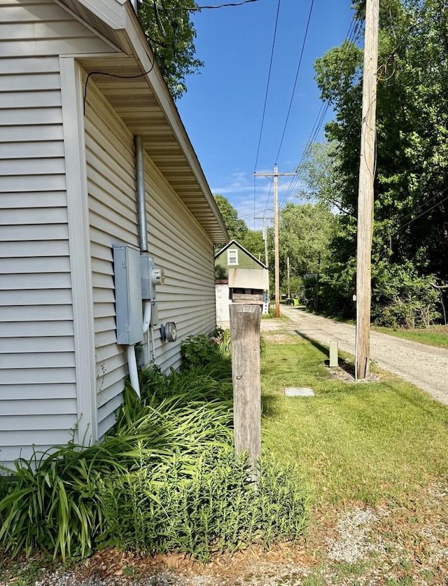 403 E Hickory St, Fairbury, IL 61739 - view of green lawn