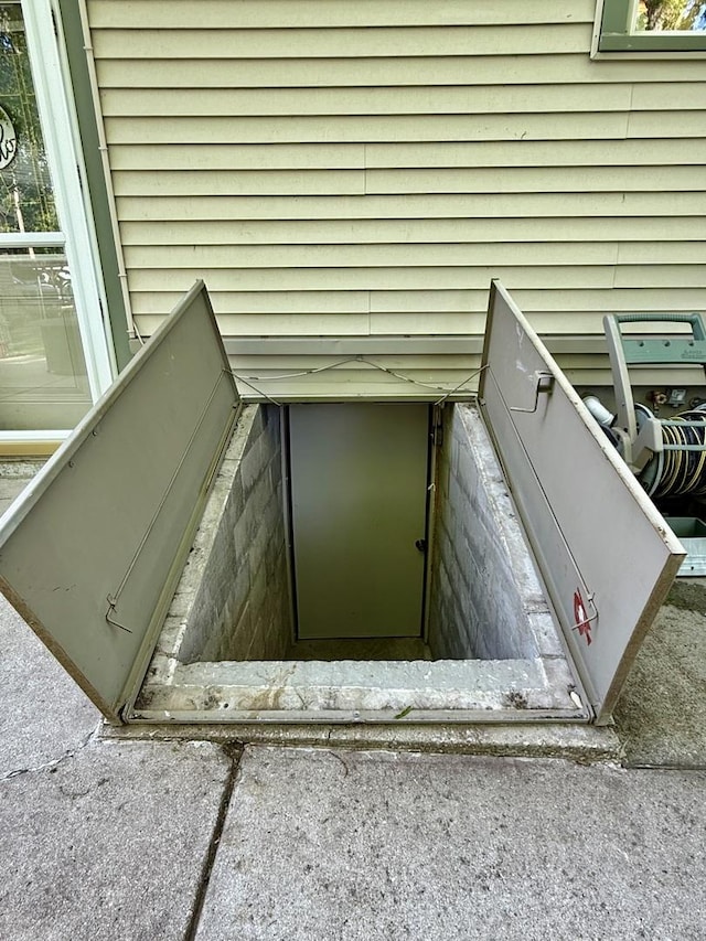 403 E Hickory St, Fairbury, IL 61739 - exterior view of a bulkhead entry